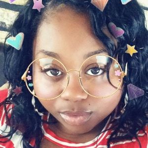 Meet your Posher, Latisha